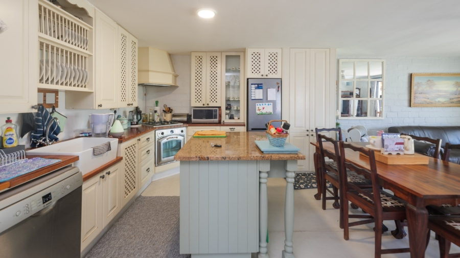 6 Bedroom Property for Sale in Agulhas Western Cape